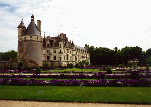 Purple flowers in a grand garden, with Chenonceau in the
background